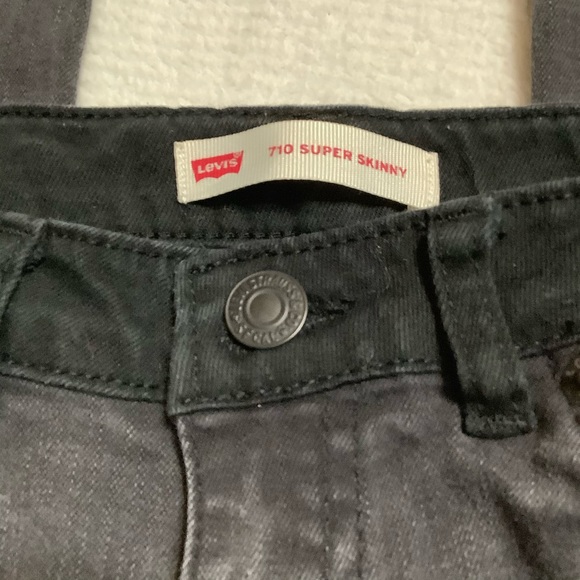 Levi’s 710 Super Skinny Black Distressed Jeans🦚 - Picture 3 of 12